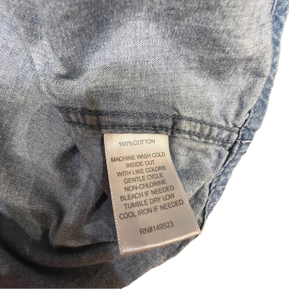 ALEXANDER Jordan Denim Button Down Embroidered Roses Blouse, Size Large - Picture 10 of 11